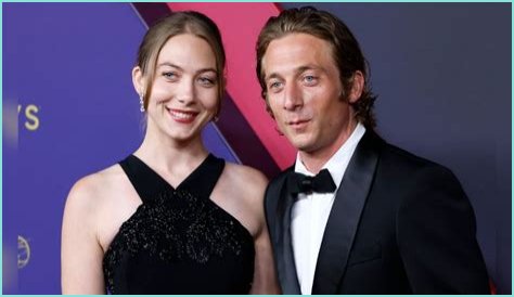 Jeremy Allen White's Sister: Who Is She & What Does She Do?